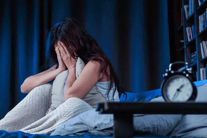 Mơ thấy ngã từ trên cao xuống