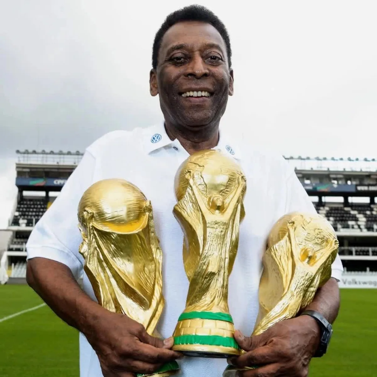 Ba chức vô địch World Cup giúp Pelé trở thành biểu tượng bất tử của bóng đá.