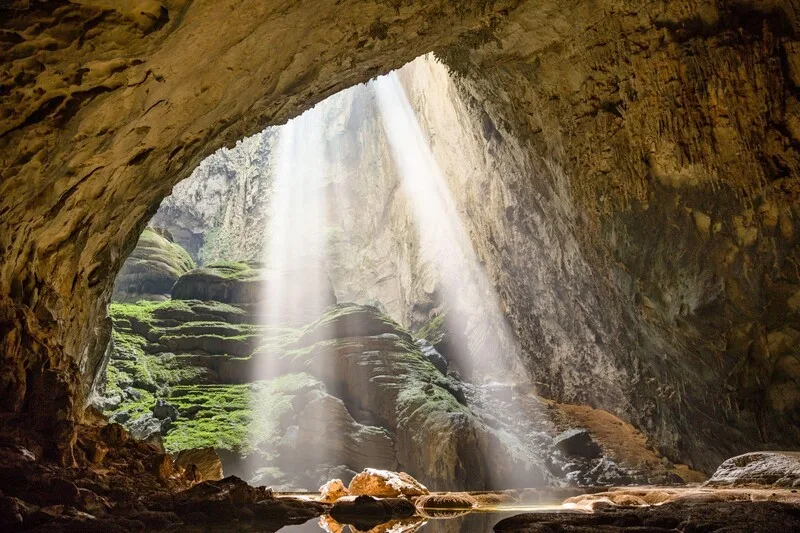 Hang động lớn nhất thế giới Sơn Đoòng gây ấn tượng với không gian khổng lồ, mái vòm cao và hệ thống địa chất đặc biệt