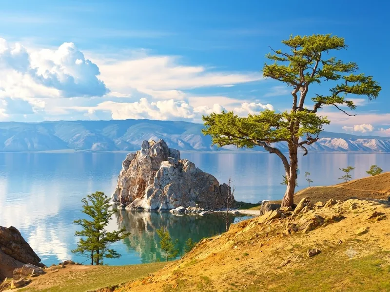 Hồ Baikal được hình thành qua hàng triệu năm từ những biến đổi địa chất tự nhiên.