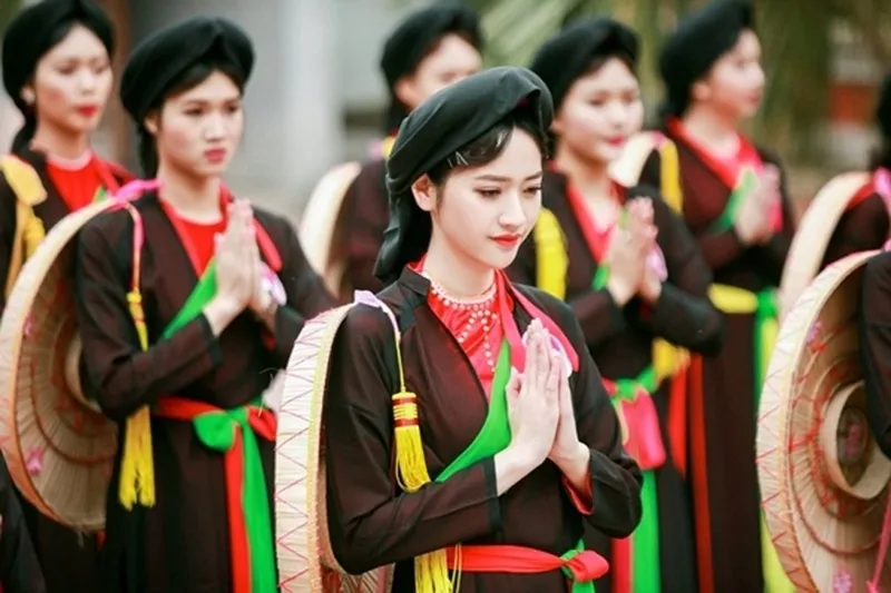 Áo tứ thân và áo ngũ thân lưu giữ dấu ấn đời sống, nếp sống mộc mạc của người Việt xưa.